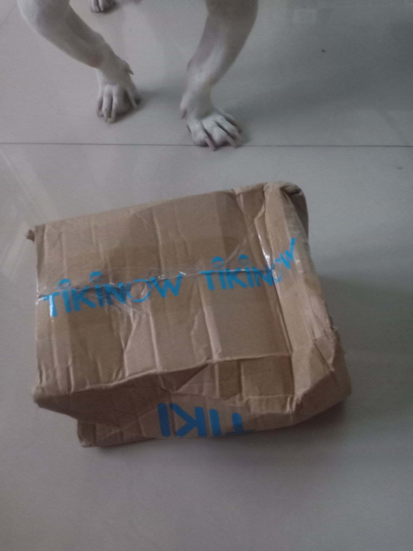 mình mua 2 hộp trên tiki rồi, 1 của Tiki Trading, 1 của LiDo shop. 
Về vận chuyển, bên LiDo shop hộp bẹp méo khá nhiều, nhg ko ảnh hưởng đến hộp hàng, ship nhanh. 
Về chất lượng sản phẩm, thì mùi cafe tự nhiên thơm lắm, lại thêm bơ cacao, cảm giác đang mở hộp kẹo ra ấy. sử dụng massage cơ thể rất thoải mái, tắm xong da mềm, thoang thoảng mùi cafe nè.