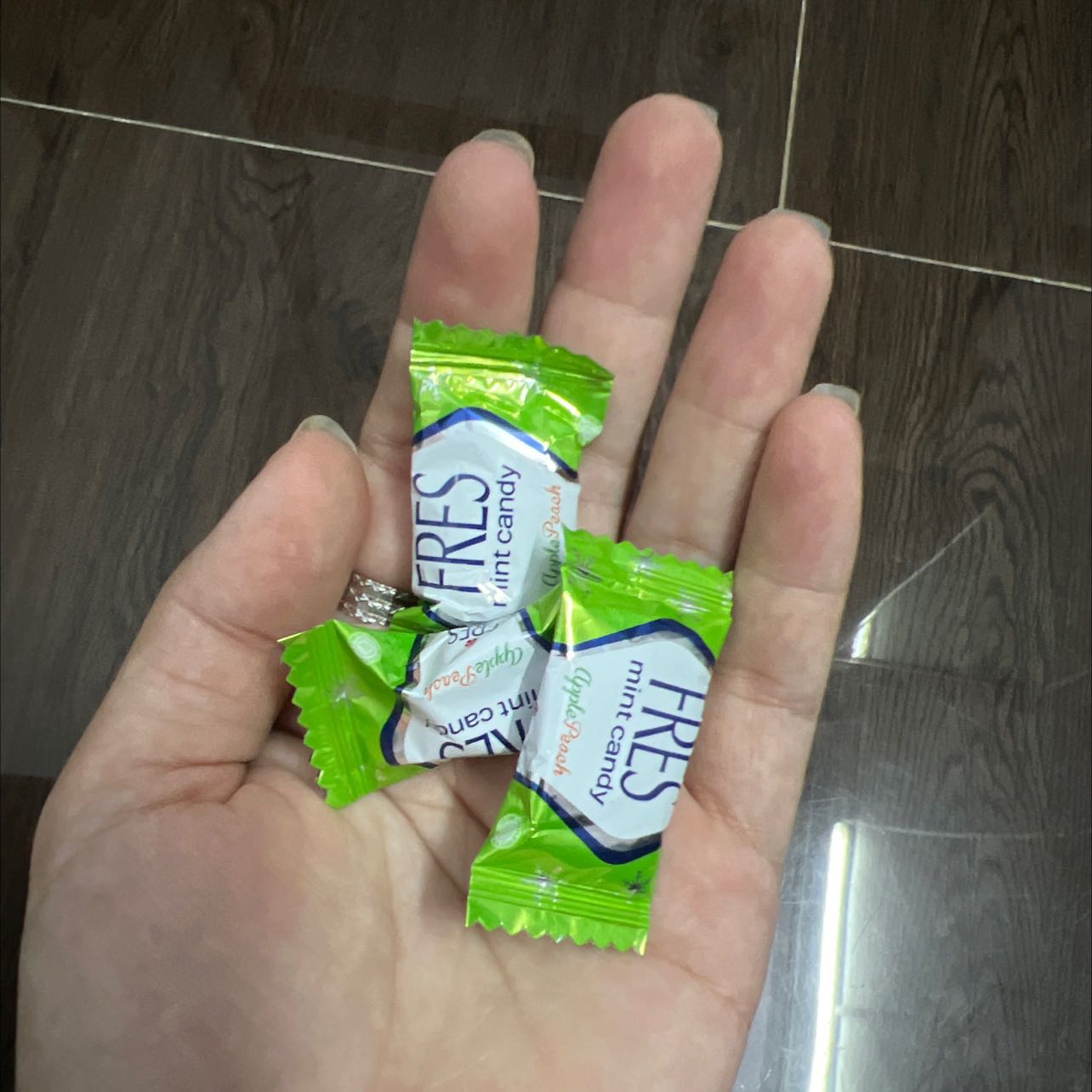 Sản phẩm giống hình shop có gửi thêm kẹo và 1 bức thư bé bé nữa