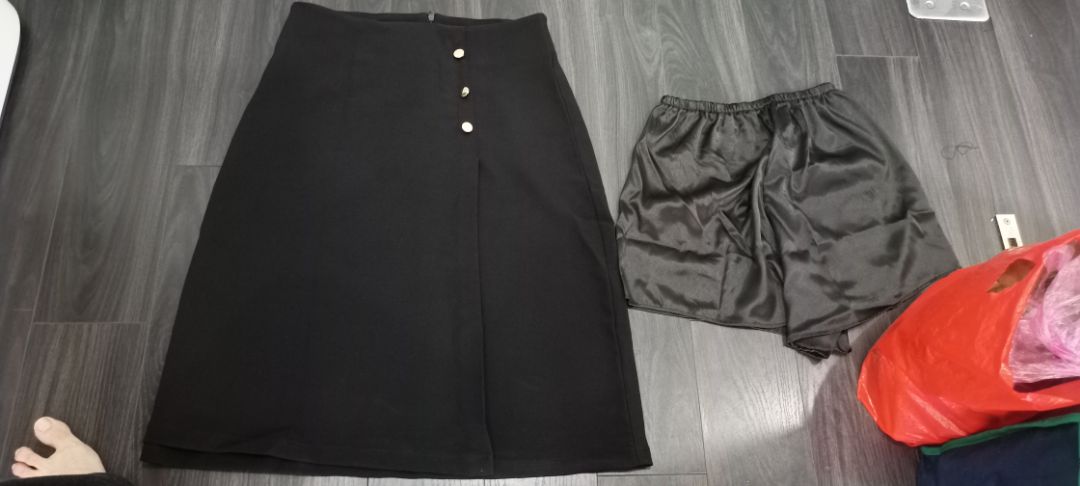 cảm ơn shop giao hàng siêu nhanh, váy rất đẹp vải dày dặn đường may đẹp, sẽ tiếp tục ủng hộ shop