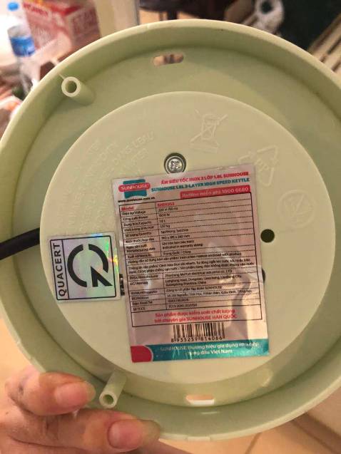 Giao hàng rất nhanh. Hàng chuẩn. Hộp hơi móp méo tí nhưng không sao vì ấm dùng cực thích.