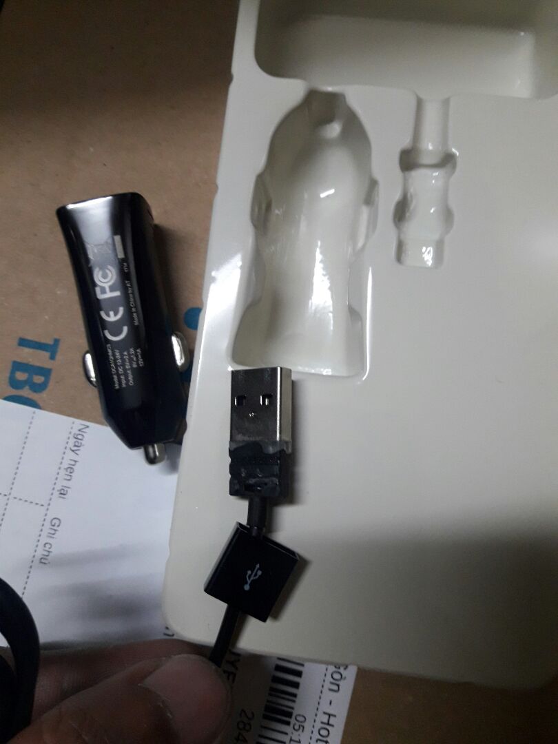 đóng gói có vẻ ổn nhưng khi mở sản phẩm phát hiện cáp sạc đã bị bung đầu. rất không hài lòng.