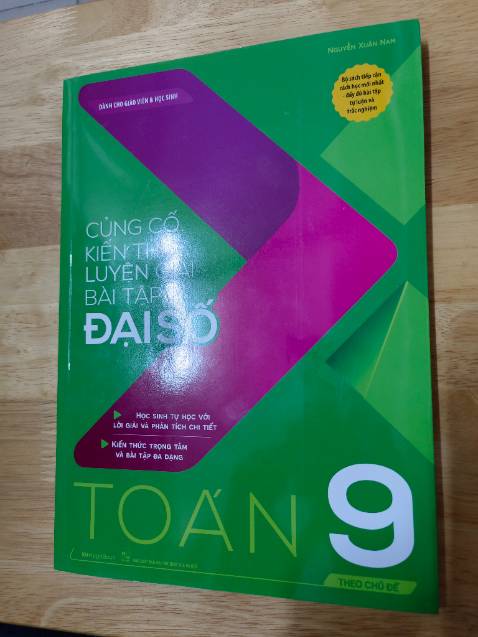Sách hay, sát chương trình học, tóm tắt lý thuyết, nhiều bài tập có lời giải chi tiết thích hợp cho các em tự học, trình bày đẹp, rõ ràng.