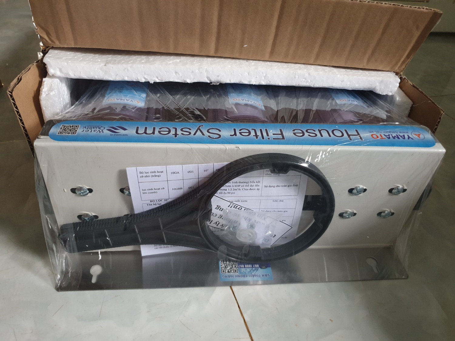 Đóng gói rất cẩn thận, quá tốt, không chê vào đâu được. Ron cao su đầy đủ. Còn có chuẩn bị thêm 2 ron cho đầu vào và đầu ra nữa chứ. Lắp vào không hề bị xì xọt hay rỉ nước gì cả. Còn về chất lượng thì xài một thời gian mới biết được nhưng bước đầu xài tầm 20 phút mà thấy lọc một lớp bột đất là quá tốt rồi (xài nước giếng nên có đất).