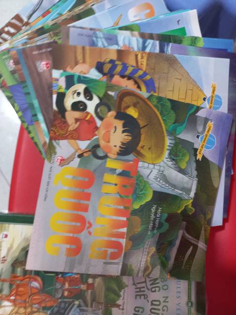 Hôm qua đặt,  hôm nay sách đến rồi. Ok. Được tặng bọc sách quyển 80 ngày vòng quanh the gioi. Shop đóng hàng kỹ. Cảm ơn nhiều