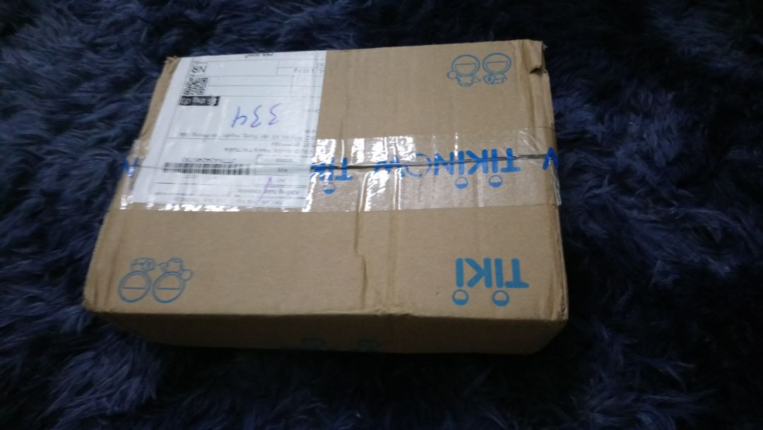 Sách hơi cũ, bìa bạc mầu in k đc nét. Giao hàng nhanh