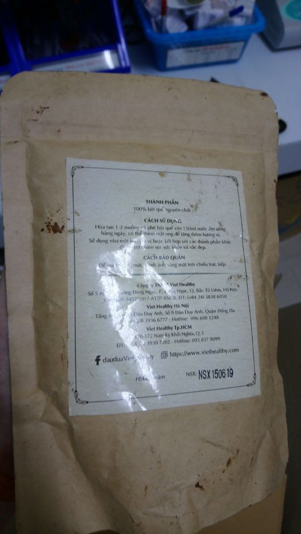 Vừa nhận hàng, mở hộp ra là thấy ngay bịch bột quế bẩn thấy sợ. Bên ngoài dính gì lem nhem, cáu lại. Không hiểu bên hãng nghĩ gì mà lại giao hàng như thế này cho khách. Thật là hết chịu nổi. 
Tiki giao nhanh.