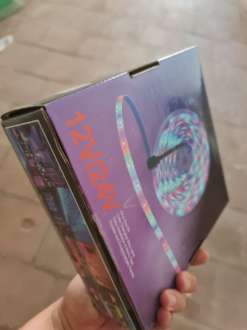 Sản phẩm tốt. Điều khiển mới rút tấm bóng cách điện ở đuôi ra là được. Lúc đầu không biết tưởng đk lỗi. Nói chung sáng đẹp. Đóng gói cẩn thận.