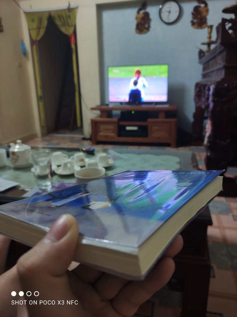 Lần đầu tiên mình cảm thấy thất vọng về sách Tiki như thế. Chất lượng ngoại quan của sách cực kỳ khó chấp nhận, các cạnh không phẳng, mức độ hoàn thiện thấp, cảm giác rất thiếu tôn trọng độc giả. BookCare dập bìa không phẳng. Mong Tiki cải thiện chất lượng