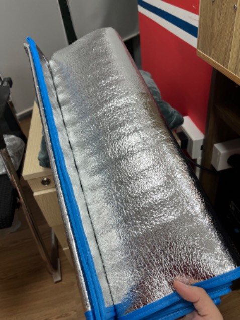 Trời mưa to nhưng shipper vẫn giao đúng giờ.