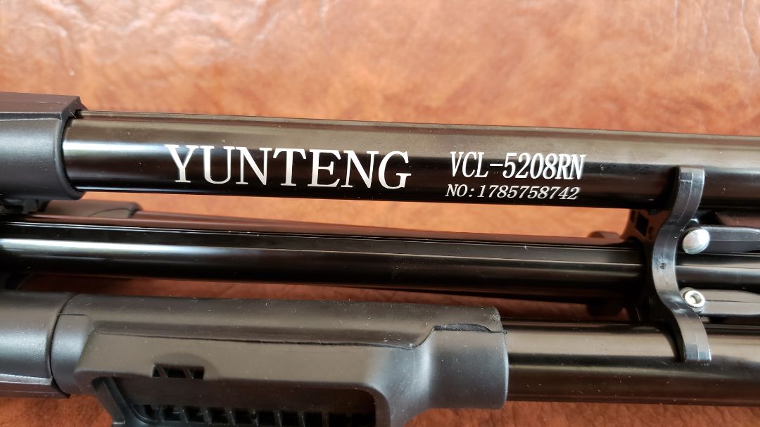 Trước đây đã mua tại Tiki một sản phẩm tripod Yungten VCT 5208 xử dụng rất tốt nên giới thiệu mua giúp một người bạn. Mới nhận được hàng thật thất vọng vì không đúng chất lượng (trong hình gởi kèm cho thấy mã số sản phẩm không đúng với sản phẩm kèm theo trong hộp VCL-5208 RN thay vì VCT 5208 RM ) Chưa sử dụng mà các chốt vặn rất lỏng lẻo, xiết không chặt. Tiki có thể cho đổi sản phẩm khác tốt hơn không, tôi xin chịu phí ship hàng