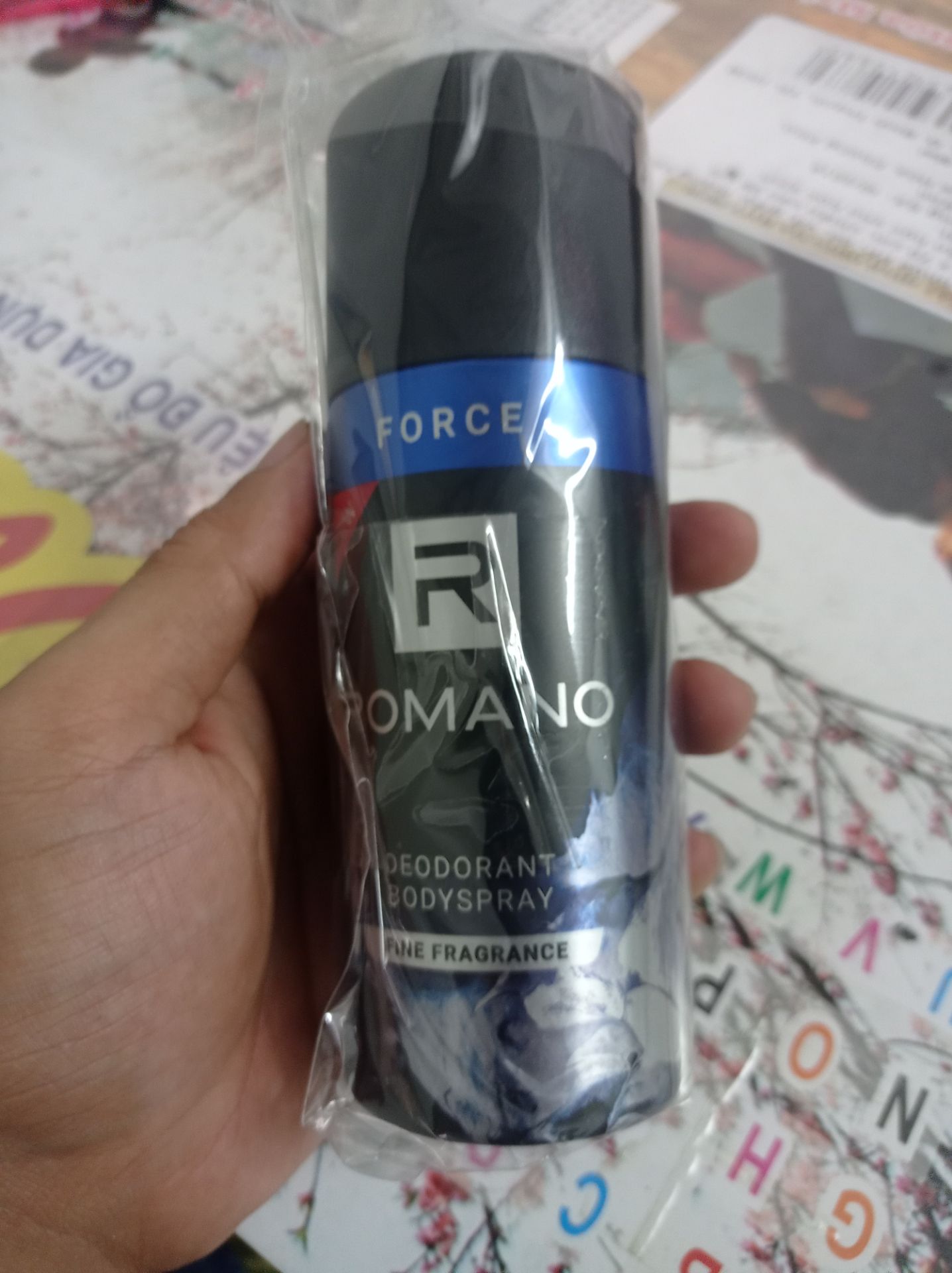 Giao hàng nhanh. đóng gói kỹ càng. sản phẩm không bị móp méo. hạn sử dụng còn xa.