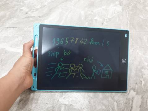 Mua lần thứ hai rồi. Lần trc mua cho con xong về cháu thích quá cứ đòi mua tiếp. Giao hàng nhanh, bọc cẩn thận. Mua về cho bé học thay cho bảng viết rất ok nhé
Bảng 12inch kích thước to bằng bảng phấn học sinh hay dùng, nhẹ, sạch sẽ