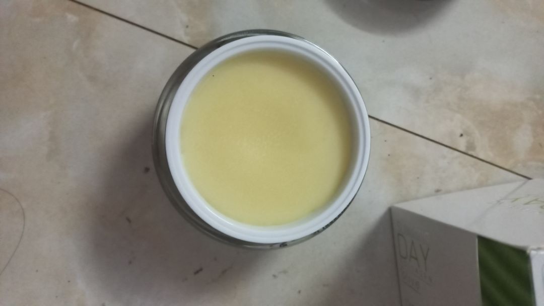 mình muốn đổi trả hàng vì màu kem và nắp đậy lọ kem không giống như trên quảng cáo mình muốn đổi trả hàng vì màu kem và nắp đậy lọ kem không giống như trên quảng cáo