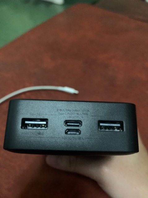 Cầm nặng tay. Pin trâu. Sạc ngon. Có led hiển thị phần trăm giúp theo dõi tốt hơn những loại pin khác. Đáng mua nha