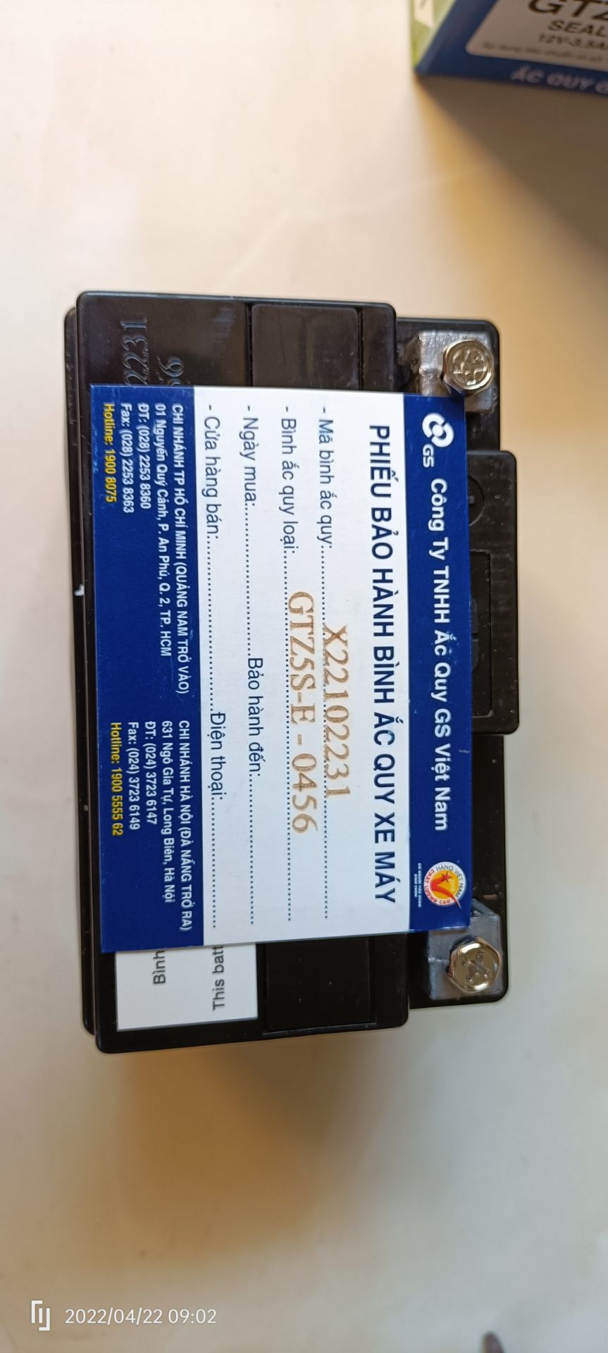 Bình ắc quy còn rất mới, ráp vào xe sử dụng được ngay, còn có phiếu bảo hành, sản phẩm đúng như mô tả, đóng gói chắc chắn, đặt hàng chỉ 2 ngày là nhận được