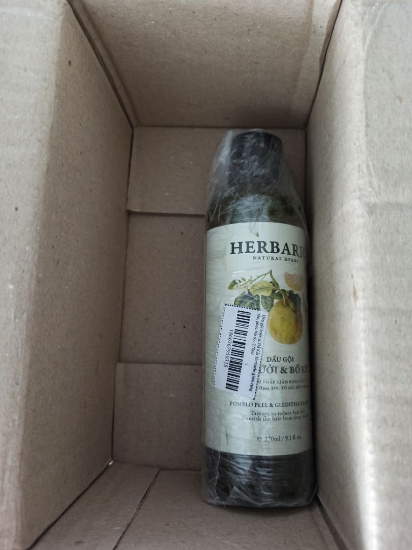 Hơi hụt hẫng khi mới nhận vì chai nhỏ và bọc ẩu quá.

Mới gội lần đầu thấy tóc bị khô, kiểm soát gàu ổn. Kiểm tra thông tin trên vỏ chai thì thấy sản phẩm do một công ty điện tử phân phối, không ghi tên nhà sản xuất nên thấy khá nghi ngờ. Sản phẩm có mùi hương không phải tự nhiên.

Nói chung giá khá đắt so với mặt bằng chung, đắt hơn cả các loại dầu gội mọc tóc của Mỹ, Nhật. Tạm thời dùng kết hợp thuốc Minoxidil 5% xem kết quả thế nào.