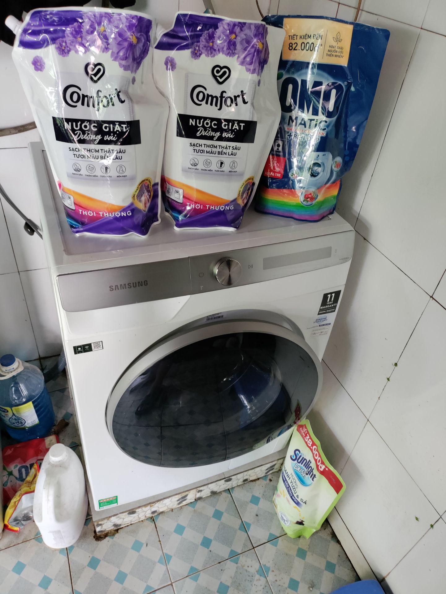 Nước giặt Comfort thời thượng này rất thơm lầm trước có dùng loại thanh lịch cũng rất ok.Mua trên tiki được giá sale xong nhập mã giảm giá cũng rất hời. Tiki ship nhanh như 1 cơn gió😊