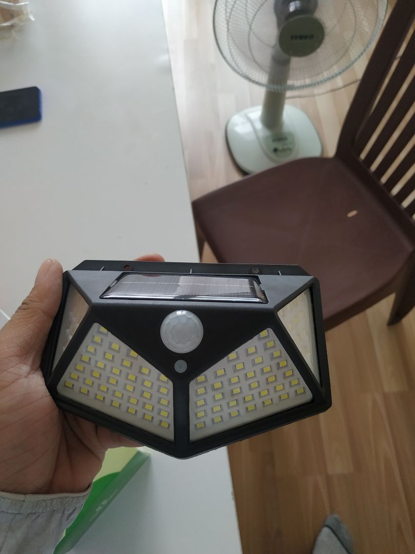 sản phẩm treo đầu dê bán đầu cầy.
miếng pin năng lượng mặt trời sản phẩm thực nhận không to như hình ảnh mô tả sản phẩm treo đầu dê bán đầu cầy.
miếng pin năng lượng mặt trời sản phẩm thực nhận không to như hình ảnh mô tả