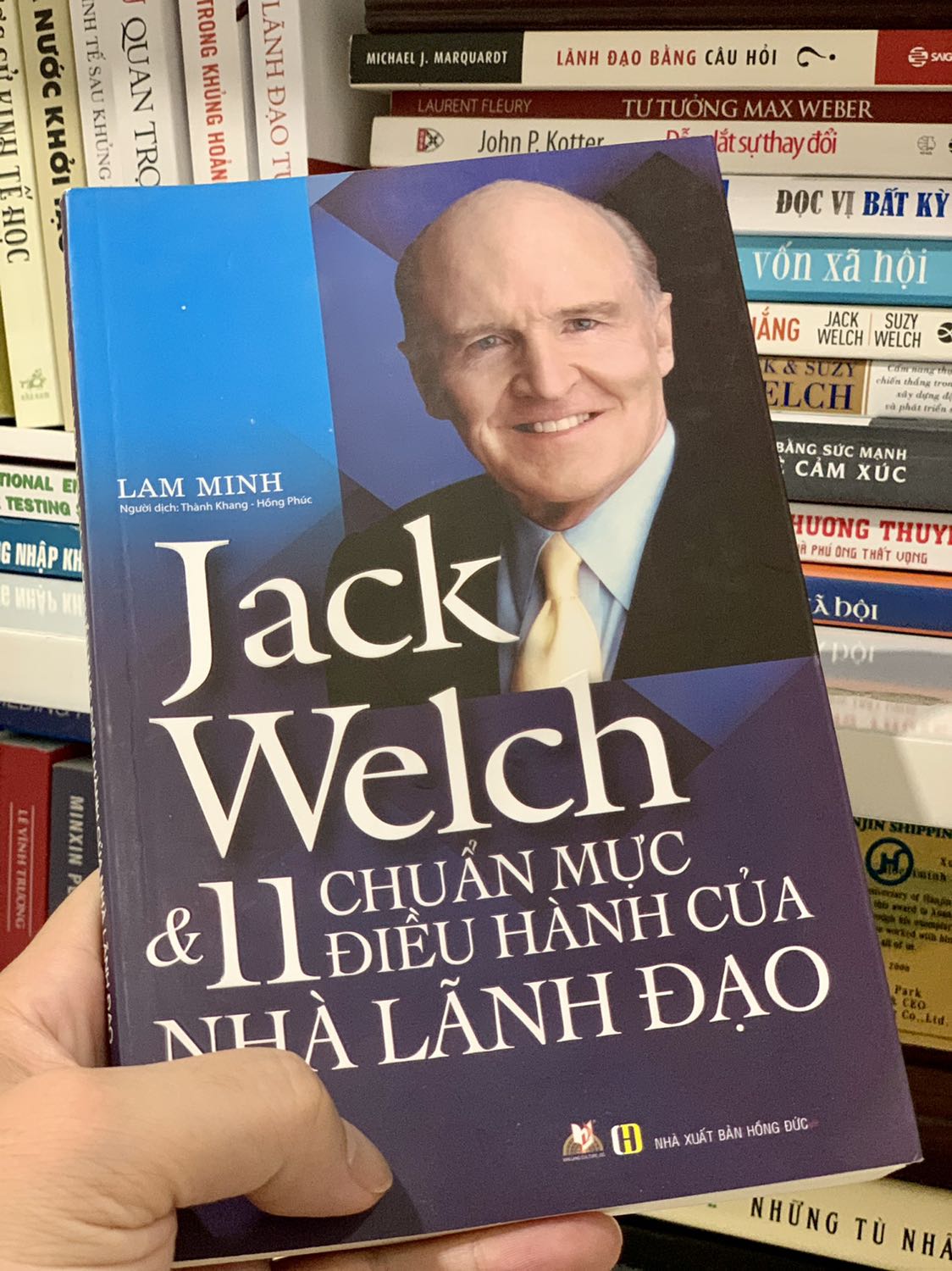 Jack Welch - nhà lãnh đạo kiệt xuất, cựu CEO của tập đoàn GE danh tiếng. Winning là một cuốn sách do chính ông viết mà các bạn nên đọc