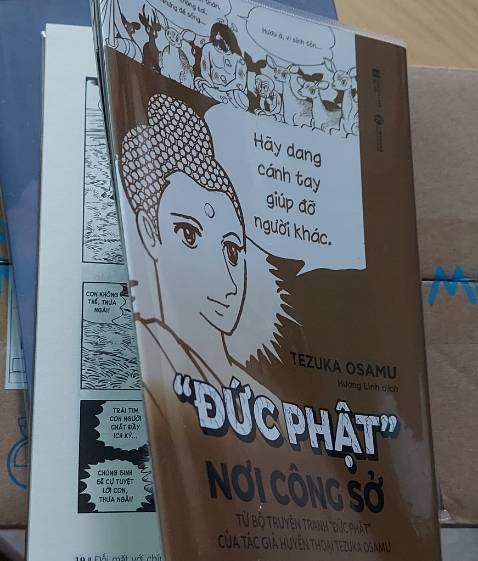 Đóng gói đẹp mà sách này kiểu truyện tranh nên đọc ngược