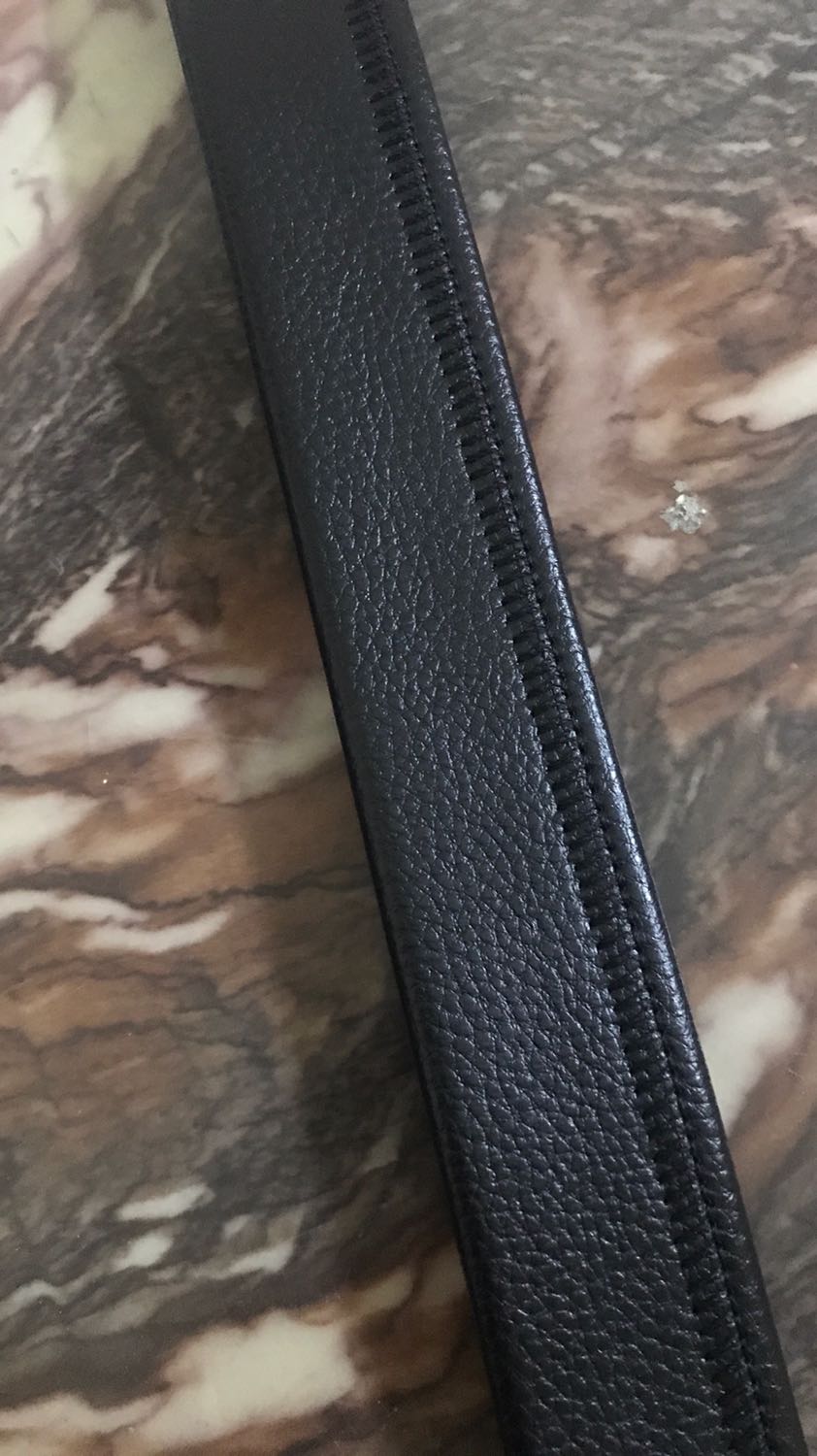 Hàng đúng như mô tả. Thắt lưng rất đẹp. Dễ phối đồ dùng cho quần vải hay quần jean cũng ok. Dây da dài nên bụng mình gần 100 đeo vẫn ok. Da mềm bóng và đẹp. Mình rất hài lòng về chất lượng sản phẩm. Khoá cũng rất dễ đeo koeeur thiết kế tiện lợi. Shop bán hàng uy tín, chất lượng tốt. Cảm ơn shop. Hàng đúng như mô tả. Thắt lưng rất đẹp. Dễ phối đồ dùng cho quần vải hay quần jean cũng ok. Dây da dài nên bụng mình gần 100 đeo vẫn ok. Da mềm bóng và đẹp. Mình rất hài lòng về chất lượng sản phẩm. Khoá cũng rất dễ đeo koeeur thiết kế tiện lợi. Shop bán hàng uy tín, chất lượng tốt. Cảm ơn shop.