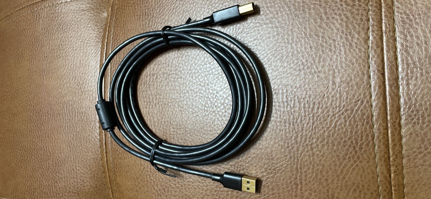 Dây Ugreen USB một đầu máy in có 2 đầu mạ màu vàng , chất lượng rất tốt.Tôi rất thích dùng phụ kiện của hãng Ugreen này.