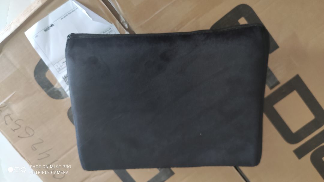 Khá nặng. Dễ lắp ráp. Gối lưng ko có dây đai như mẫu. Khá nặng. Dễ lắp ráp. Gối lưng ko có dây đai như mẫu.