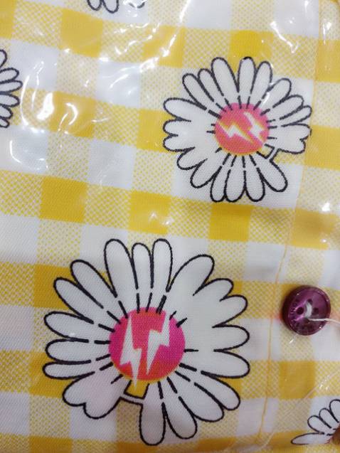 Chất liệu OK, đường may ổn, màu sắc và size chuẩn hình với hoa dễ thương. Giao hàng super nhanh từ TIKI . good!