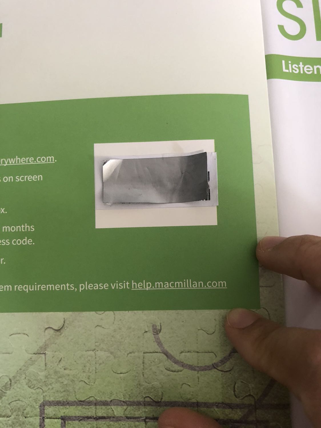 không có mã code thì làm sao sử dụng được. Fahasha phản hồi lại cho mình đi. Thất vọng quá. Lớp bạc k hề cào ra được.