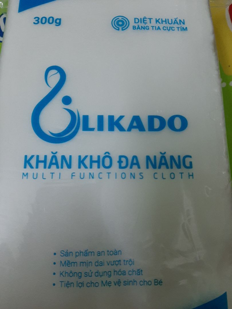 mình có mua 10 gói khăn vải khô, thì gói nào, tờ nào cũg bị kiểu như cắt tờ khăn mà dùg kéo đùi để cắt á, tờ giấy tơi ra, k có thẳng một đường, đườg cắt k đẹp, nhìn rất mất cảm tình, mình đã mua nhiều loại khác, nhưg chưa thấy tình trạng này bao giờ. về chất lượng khăn thì mình thấy ok. nhưg khâu cắt khăn có vấn đề. hy vọng comment này k bị ẩn nhỉ