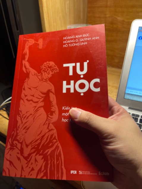 Sách đẹp, giấy xịn, nội dung mức trung bình khá , giá hơi đắt