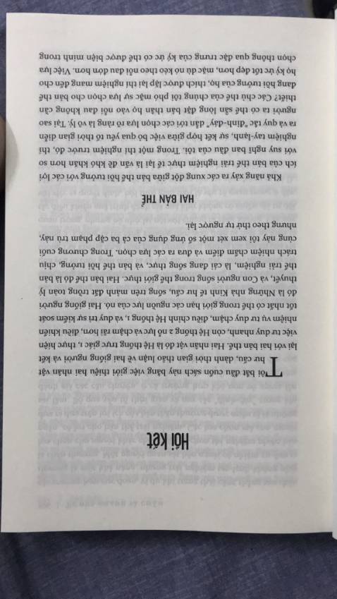 Rất nhiều lần mua sách ở Tiki rồi. Có nhiều lỗi nhỏ nhặt tôi vẫn vui vẻ bỏ qua và để lại 5 sao. Nhưng lần này là lần thất vọng nhất, thiết nghĩ nếu bỏ qua quá thì chất lượng dịch vụ sẽ không được cải thiện. 
Sách in ngược in xuôi, nhất là hơn chục trang cuối. Từ trang 594 đến 611, muốn đọc phải quay ngược-xuôi 2 3 lần.