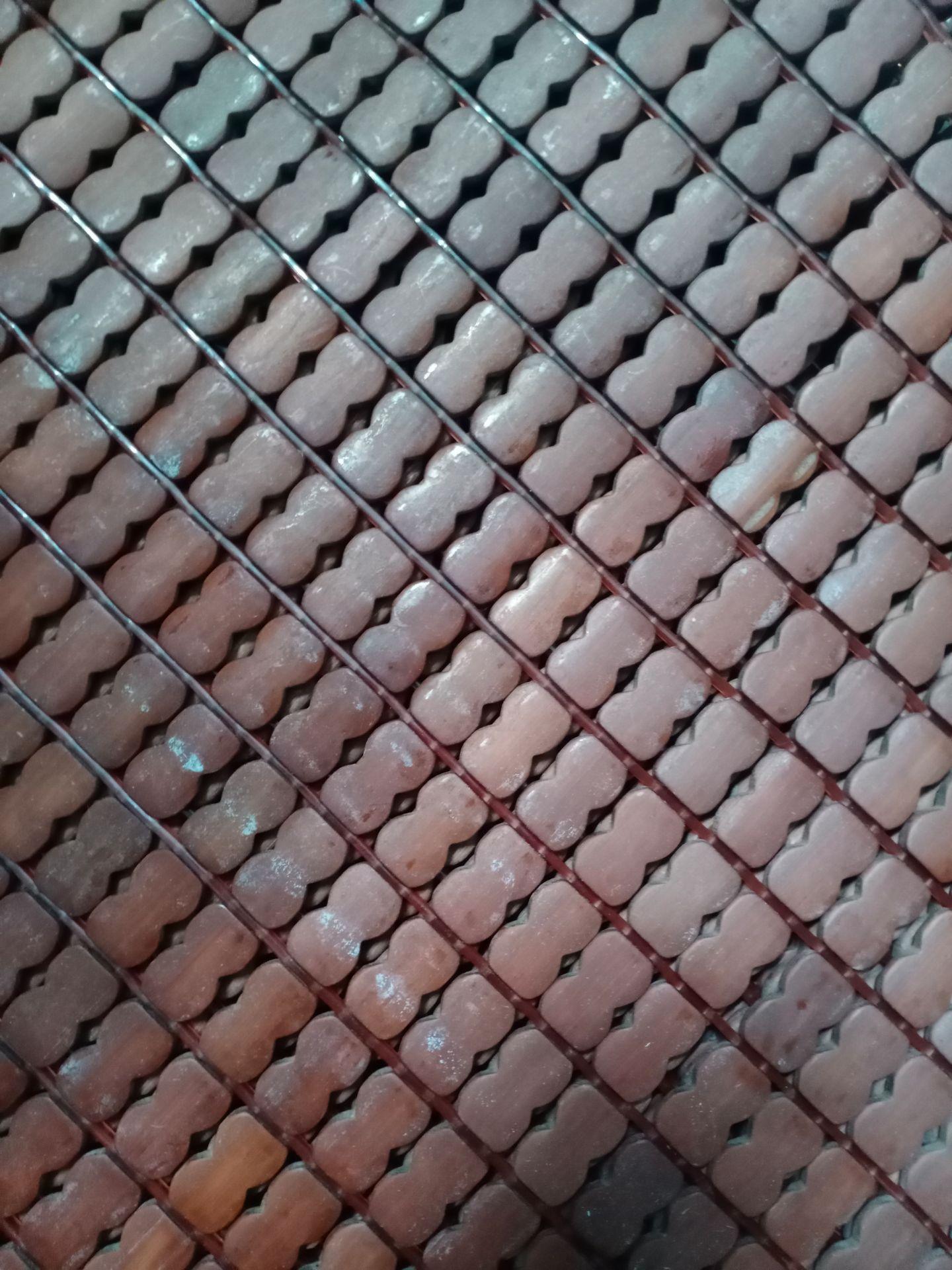 chiếu cũ, mắt thưa, viền quá rộng, có mắt bị đứt