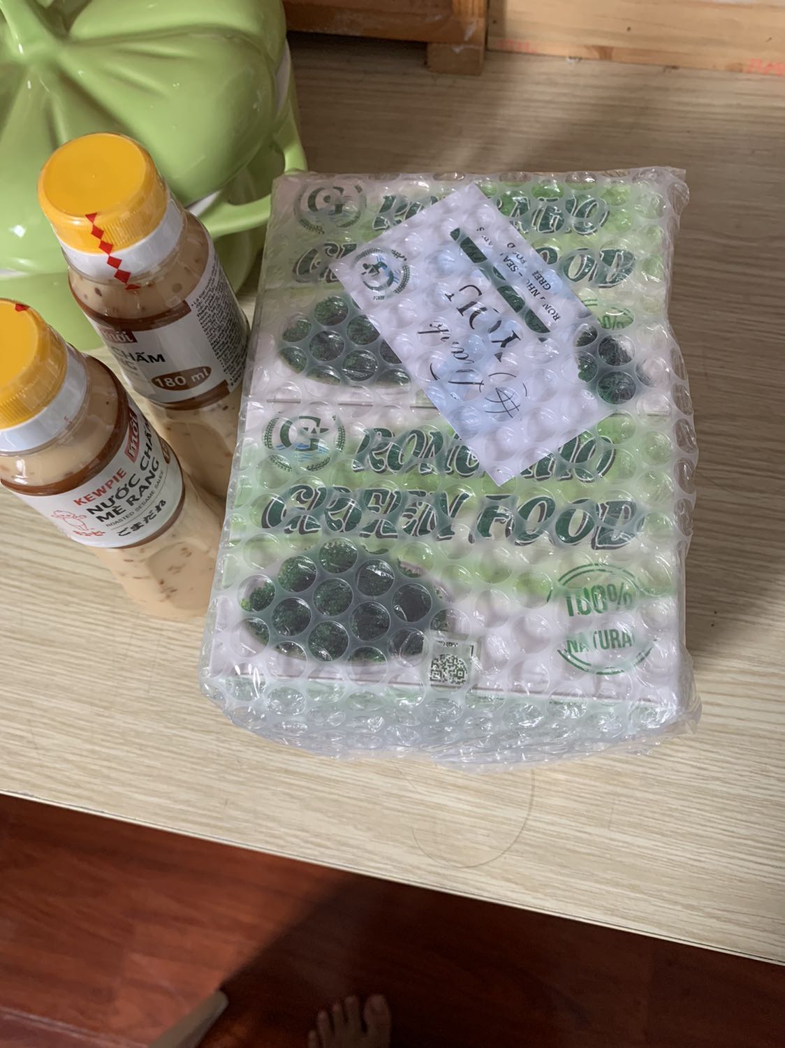 Trên cả tuyệt vời, giá ổn lại dc tặng nước sốt, mùa dịch này đặt rong nho vừa rẻ vừa bổ lại vừa tiện lợi,mới 1 ngày hết 1 hộp vì cả nhà ai cũng thích ăn:mẹ, chị dâu, 2 cô cháu gái và mình.ko biết đặt tiếp giao dc ko ạ