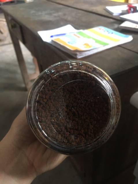 sản phẩm không đạt yêu cầu, cafe có hiện tượng vón cục. hạng sử dụng in dưới đáy có dấu hiệu bị phai. Tôi đã giao trả lại hàng, chưa nhận dc tiền, tôi muốn đổi lại sản phẩm mới, đạt chất lượng, Vậy trường hợp này giải quyết như thế nào . Mong sớm có câu trả lời.