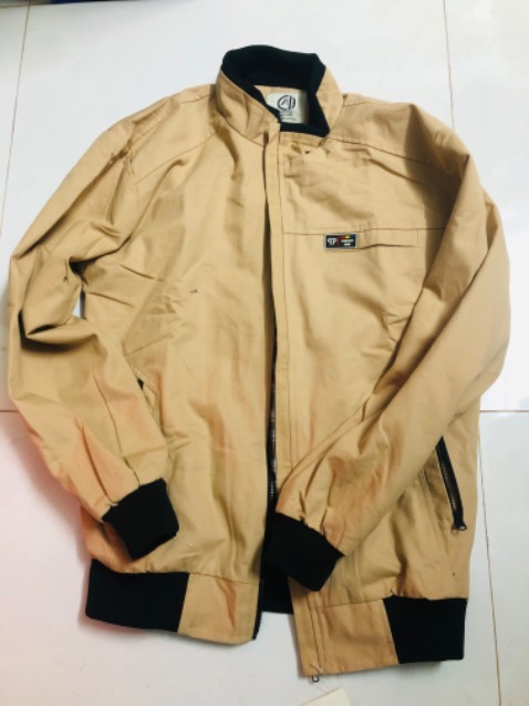 Không giống mẫu áo đã đặt