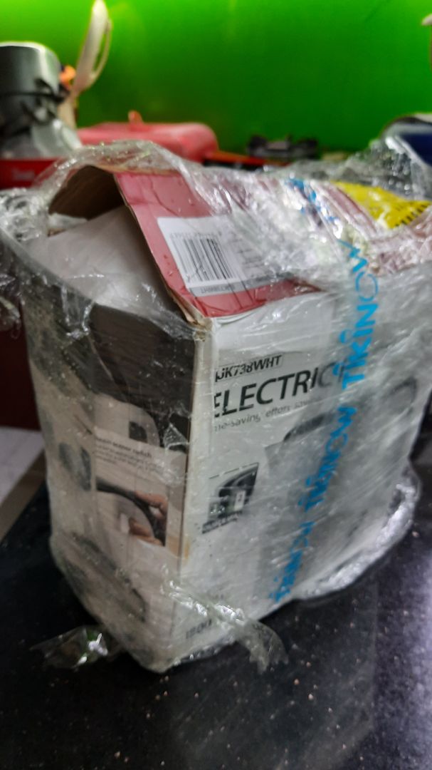 Bình thường, có vẻ không chắc chắn lắm. Mới xài nên k biết bền không. Dung tích bình hơi nhỏ, nấu max nước mà chế k đầy bình thủy, trong khi lúc trước xài mấy cái Asanzo 99k ở *** thì vẫn còn dư.  Đóng gói sơ sài, khi giao thì hộp móp méo, may mà bên trong k bị gì.