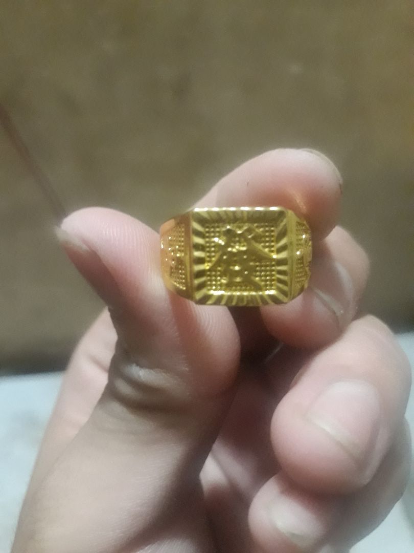 Sản Phẩm Tốt Nhìn Như Mới Nhưng Màu Quá Nhạt,Nhìn Non Lắm,Thấy Trong Hình Nhìn To Lắm Mới Mua Định Đeo Ngón Tay Giữa Ai Ngờ Nó Bé Hơn 1 Nửa Trong Hình Rồi Chuyển Qua Ngón Tay Trỏ?Còn Về Không Rỉ Phai Màu Để Mình Sai Thử Thời Gian Rồi Đáng Giá Sau