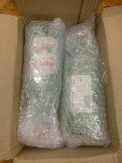 Sản phảm đóng gói cẩn thận. Giao hàng nhanh.Bao bì sản phẩm đẹp. Rượu có mùi rất thơm và dễ uống. Mn nên dùng thử nha.