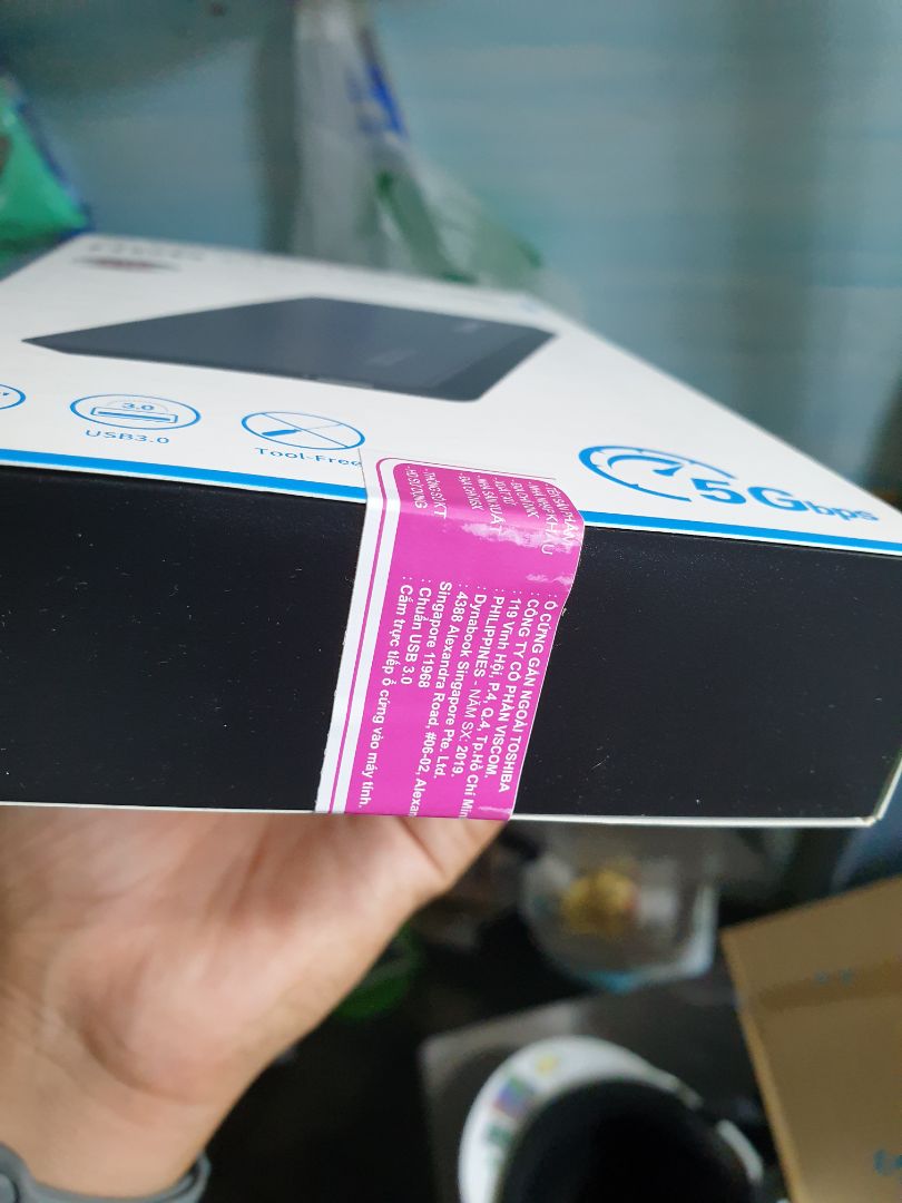 Tem đầy đủ, hôp cũng chắc chắn dễ dùng, có tặng kèm đệm bên trong.
Tiki Trading nên cũng an tâm phần nào.