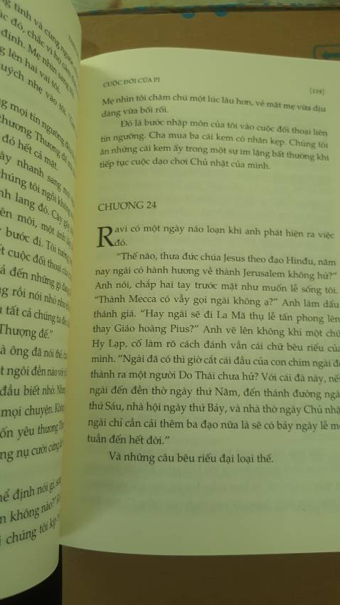 Sách quá hay và nổi tiếng nên khỏi bàn rồi. =))) Thực sự là một quyển sách quá đáng đọc để suy ngẫm về ý nghĩa của một cuộc sống. Mình phải thật sự thốt lên rằng chưa bao giờ mình đọc được một quyển sách mà lại có nhiều tầng ý nghĩa như thế. Gần như mọi thứ tưởng vô nghĩa mà lại chứa đựng những ý niệm sâu sa mà mình không thể ngờ. Truyện này có phim rồi nên khuyên mọi người xem cả phim nữa nha. =D