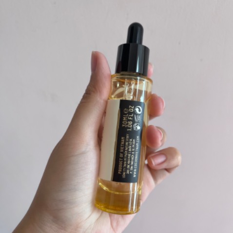 Da mình nhạy cảm nên sd này hợp, cấp ẩm đủ, thấm  cũng nhanh, hơi rít xíu xiu thui nên cũng ko s…