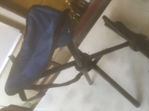 Ghế ngồi khá êm. Khung chân ghế vững và ổn định, giao hàng nhanh, và đóng gói kỹ