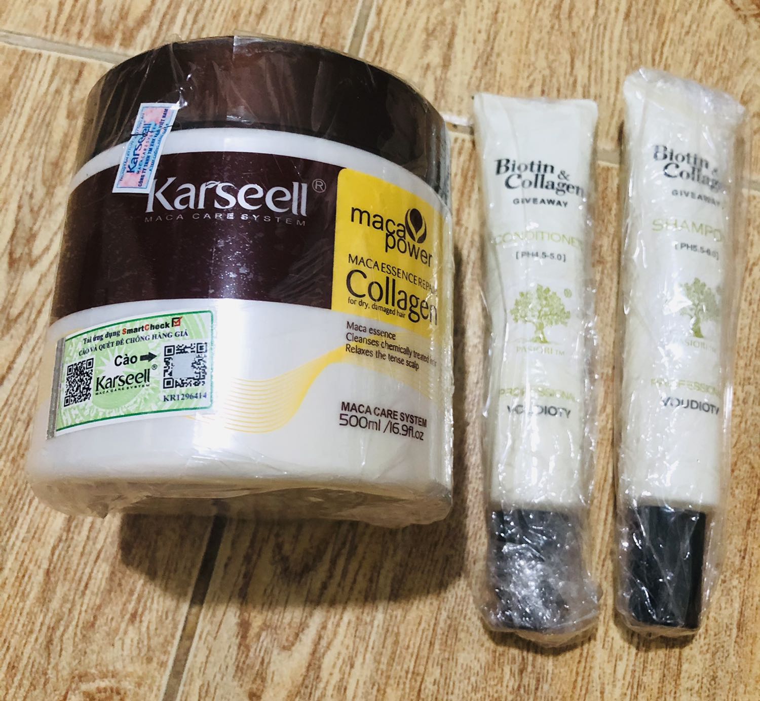 Kem ủ tốt, mềm mượt, mùi thơm dễ chịu, lưu hương qua ngày hôm sau . Hàng chính hãng . Cách phục vụ của nhà cung chu đáo, quan tâm khách hàng có *** tư vấn. Tiki giao hàng nhanh, vui vẻ. Sàn TMĐT Tiki bảo đảm an tâm🌷