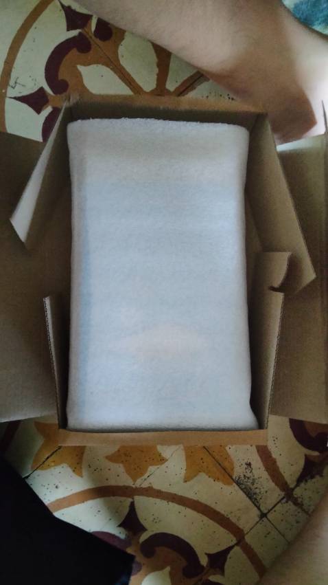 Sách không được bọc bookmark. Tuy nhiên, sách vẫn đẹp và không bị móp méo gì.  
Đóng gói chắc, có lót đỡ, giao hàng nhanh.