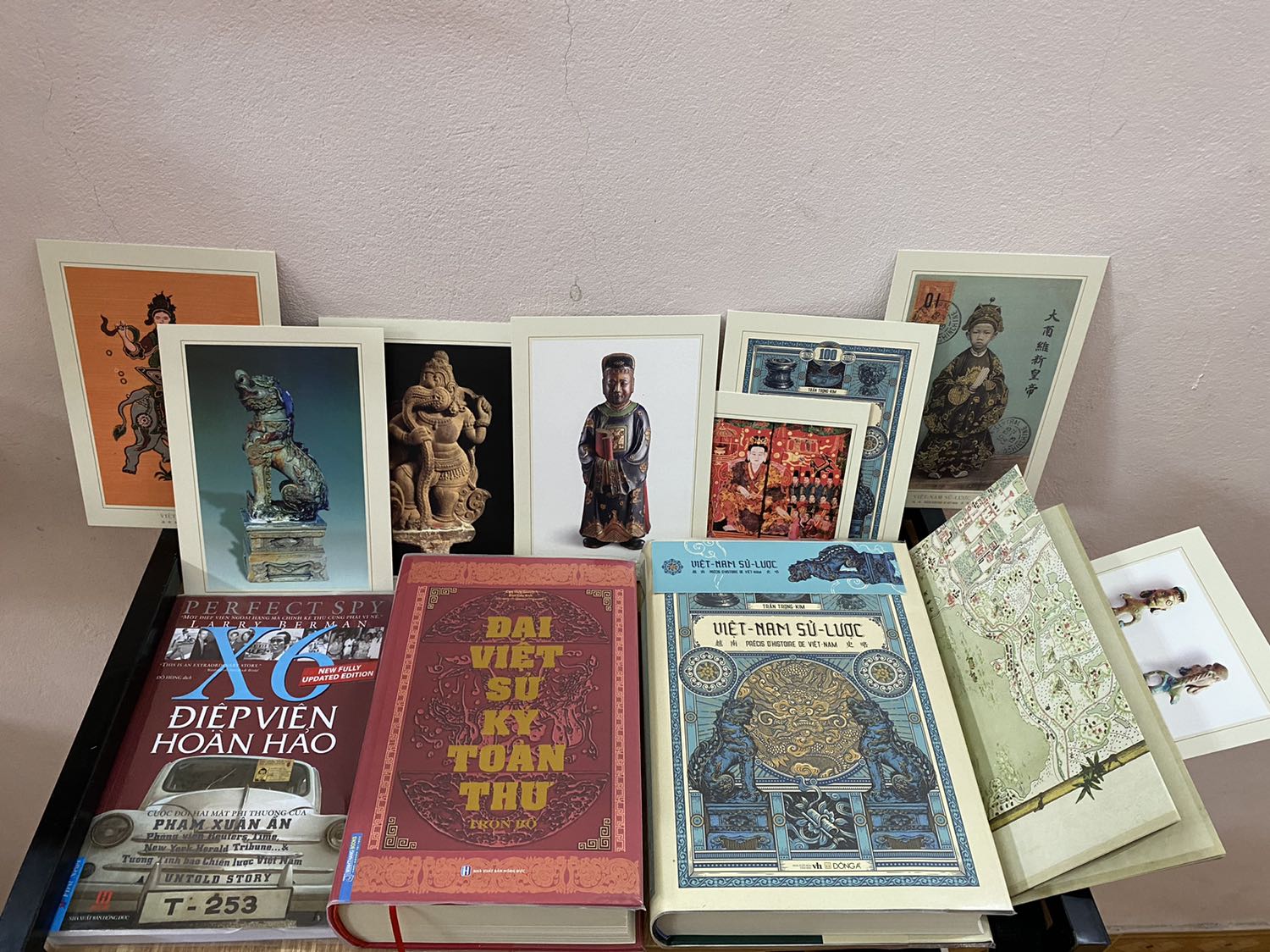 Tiki giao hàng nhanh vừa chiều hôm qua đặt sáng nay đã có hàng, hàng đóng gói cẩn thận, bookmark xịn, sách đẹp. Triệu like cho tiki ❤️❤️❤️ sẽ luôn luôn ủng hộ tiki ???