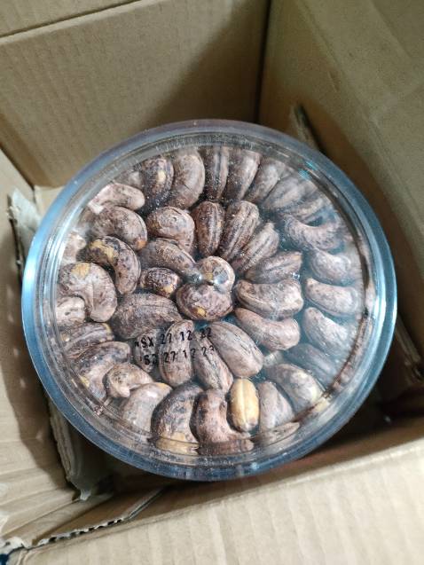 Đóng hàng thiếu không đủ 1 kg mưa combo 2 hộp 500g mà mình cân đc 880g buồn mất lòng tin còn hạt thì nhìn chung to ngon xếp đẹp . mình định mua thêm những phải cân nhắc lại vì đóng thiếu thành ra quá đắt!