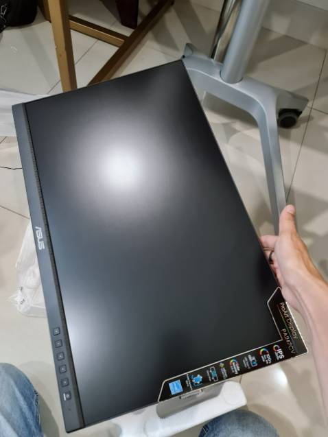 Hàng chất lượng, ko lỗi lầm, giao hàng nhanh, *** đúng 75hz, chỉ hơi tiết là nhìn bề ngang hơi thô. 
Cổng kết nối đa tiện dụng, đang sử dụng typeC, cà có thể cắm usb, đèn, mở rộng thêm màn hình tùy ý - ưng nhất điểm này ở con Proart Hàng chất lượng, ko lỗi lầm, giao hàng nhanh, *** đúng 75hz, chỉ hơi tiết là nhìn bề ngang hơi thô. 
Cổng kết nối đa tiện dụng, đang sử dụng typeC, cà có thể cắm usb, đèn, mở rộng thêm màn hình tùy ý - ưng nhất điểm này ở con Proart