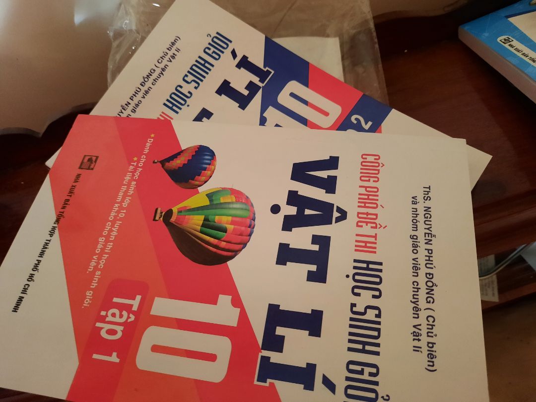 hộp lúc giao thì bị xẹp nhưng mà hàng đẹp lắm có bọc plastic bên ngoài sách đàng hoàng giao nhanh nữa có 2-3 ngày j à