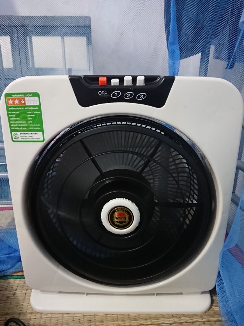 vẫn ổn, tiền nào của nấy. bề ngoài thì đẹp nhưng chỉ có chi tiết mình chụp là lỗi như v và lại rất dể rớt ra nếu di chuyển. nói chung k đc như mong đợi.